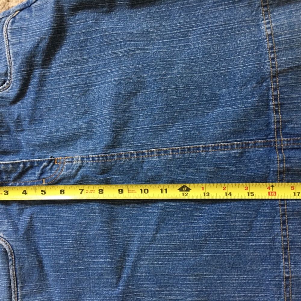Ann Taylor LOFT Blue Denim Mini Skirt with pockets front and back. size 4 - Picture 6 of 7